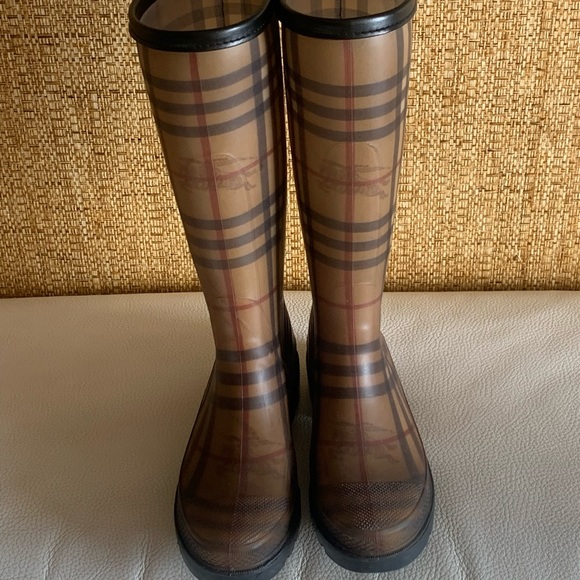BURBERRY Authentic Rubber Printed Rain Boots. Size 37. Made in Italy. - Picture 6 of 12